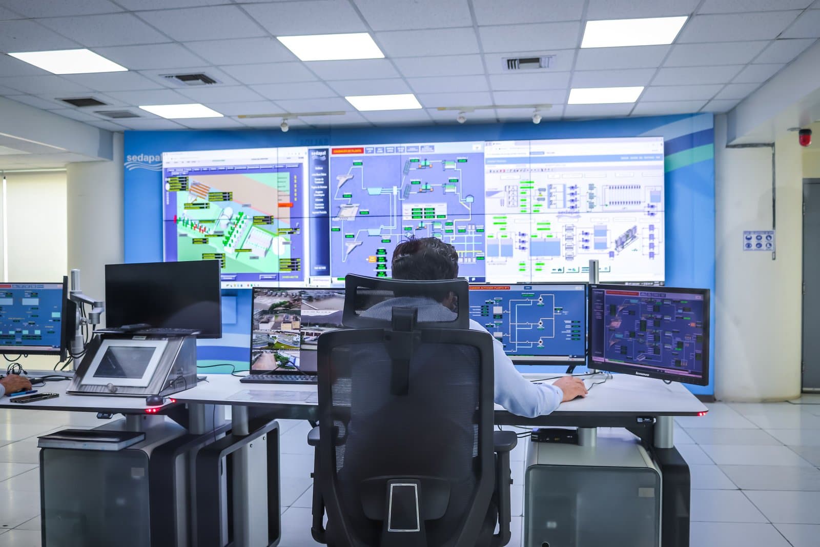 An autonomous agent running a workload unattended on an operations console